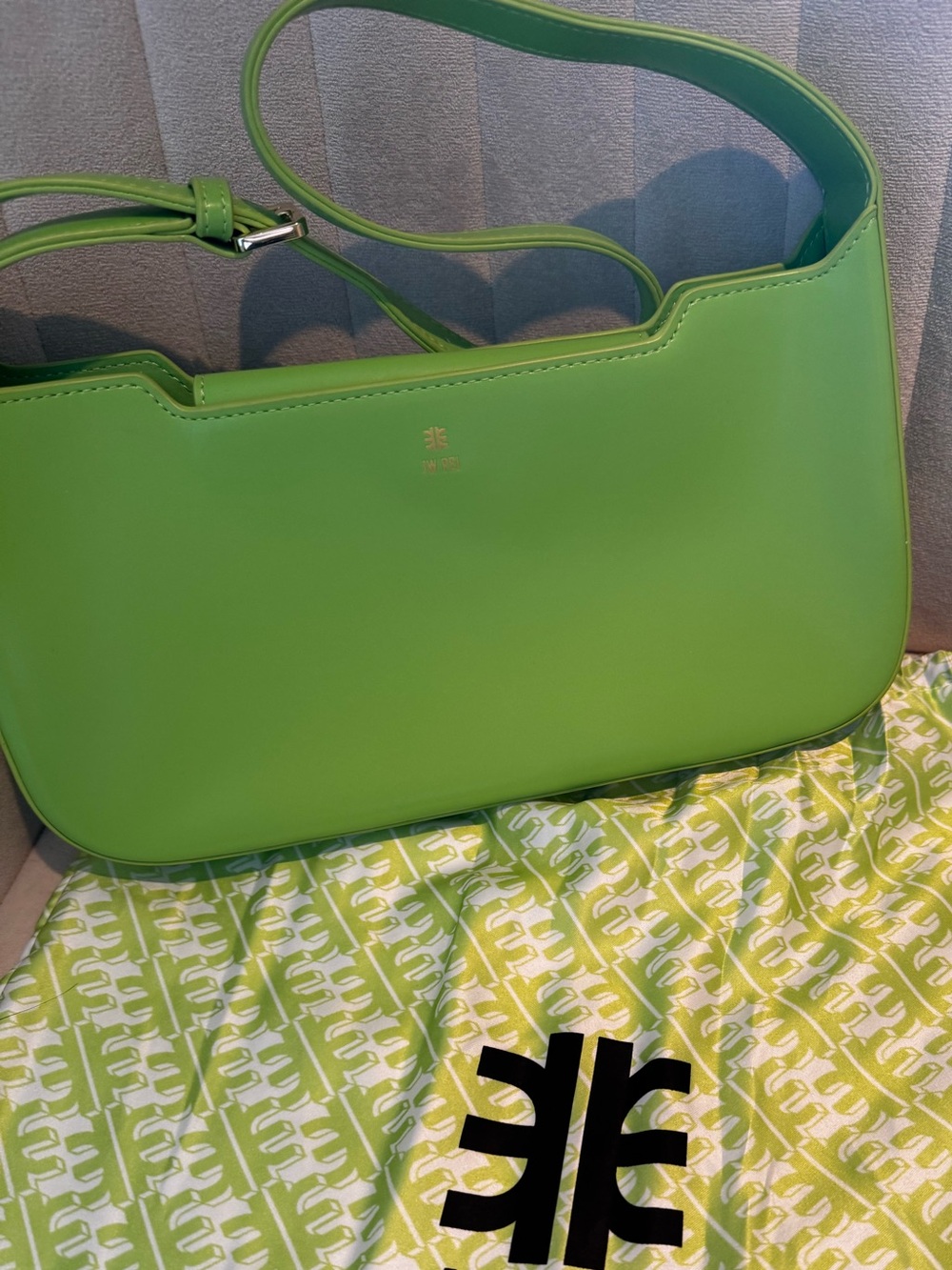 JW PEI Bright Lime Green Shoulder Bag - Picture 2 of 4